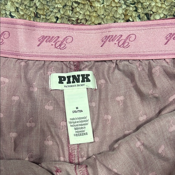 Victoria's Secret Pink Patterned Pajama Shorts - Picture 4 of 4